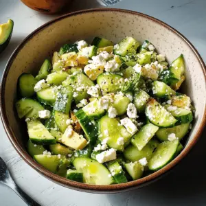 Gurken-Avocado-Salat mit Feta