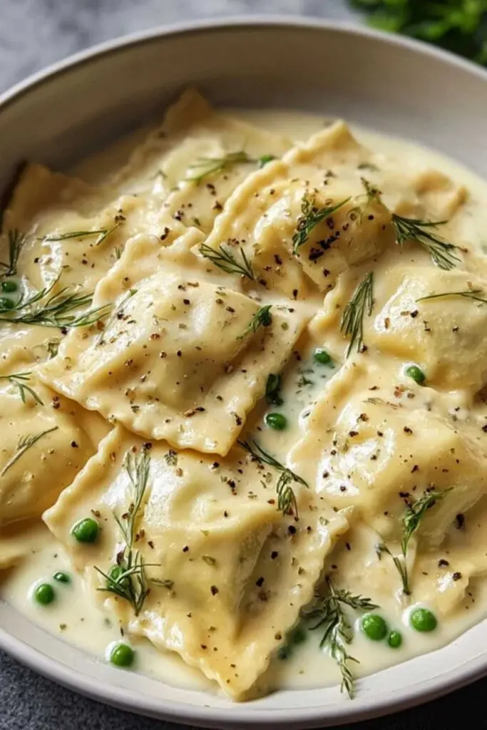 Cremige Maultaschen in Käse-Sahne-Soße - Schnelles Familienrezept 2 Maultaschen mit Käse-Sahne-Soße