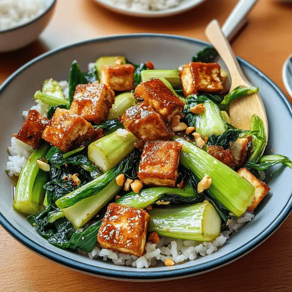 Gebratener Pak Choi mit knusprigem Tofu und Reis