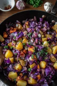 Rotkohl Pfanne mit Kartoffeln