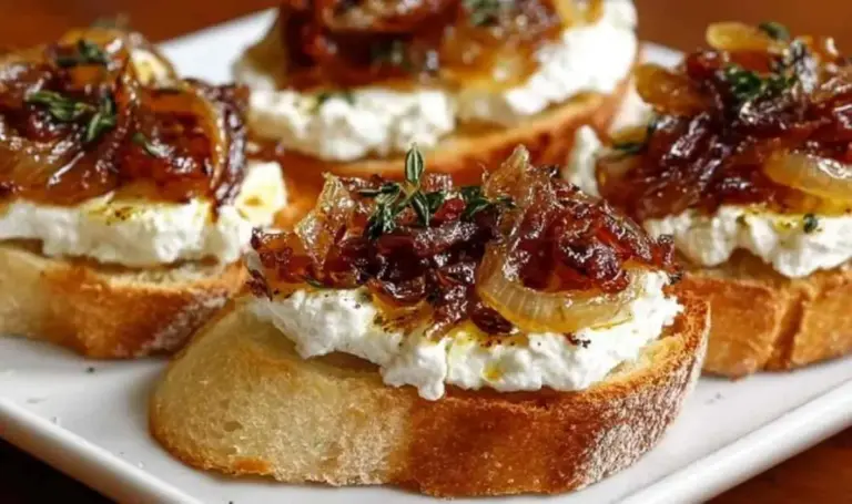 Ziegenkäse-Crostini mit karamellisierten Zwiebeln
