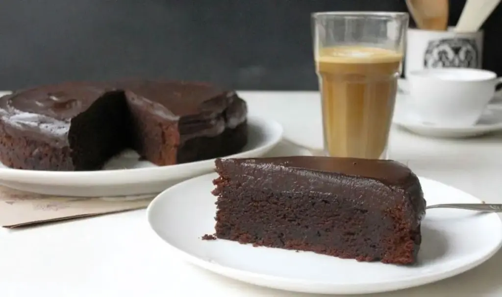 Saftiger Schokokuchen: Das ultimative 5-Sterne Rezept